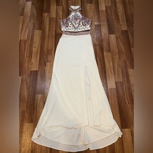 Winsor embroidered floral crop shirt and long slit skirt 2 piece set - size s